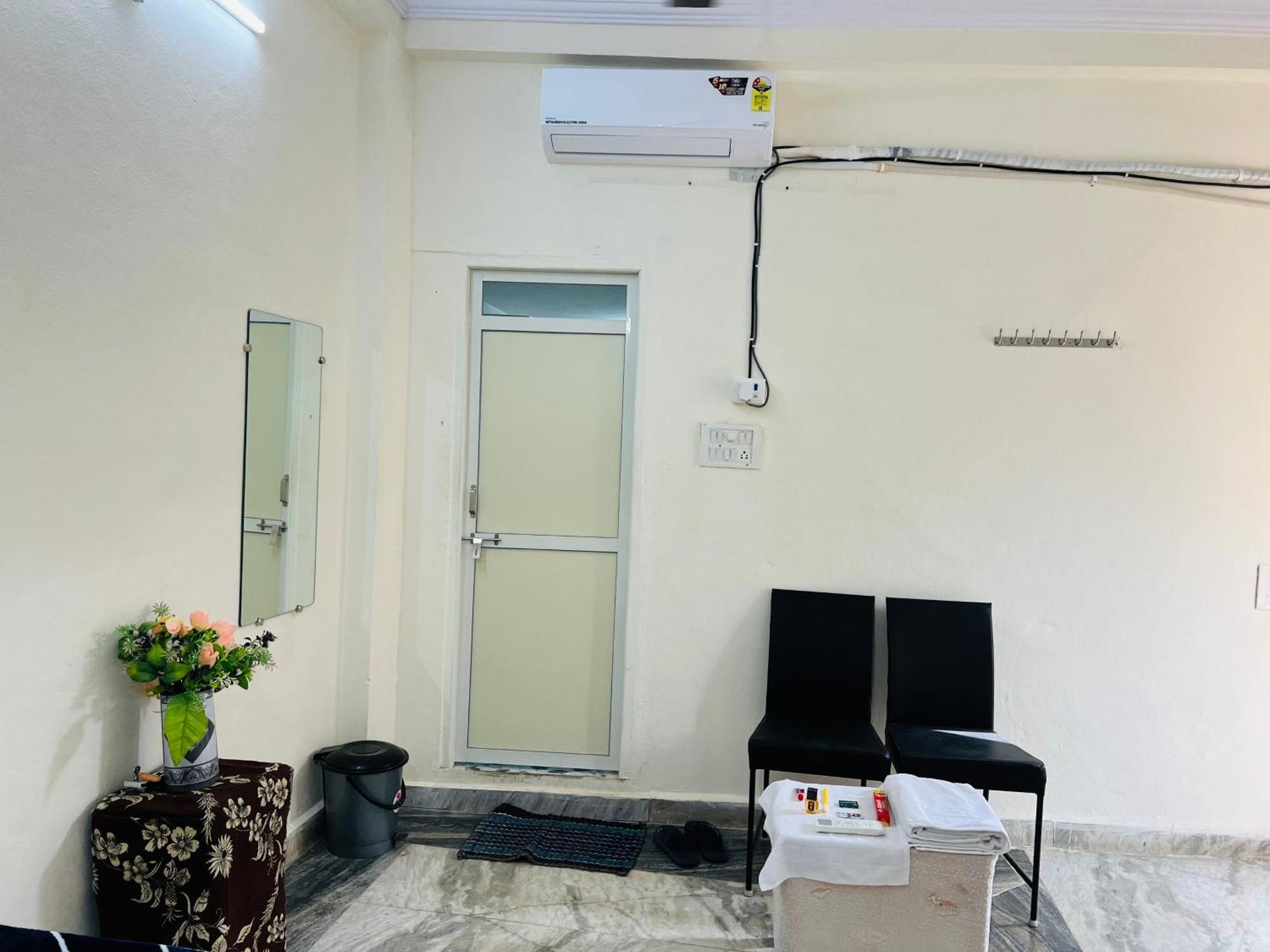 Tiwari G Home Stay Ujjain Luaran gambar